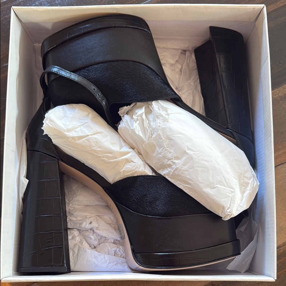 Schutz Croc Embossed Leather Trim Platform Pumps - Picture 2 of 5